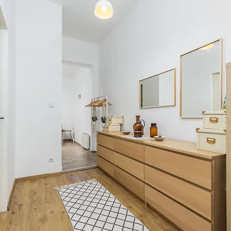 Apartman I Am At Center