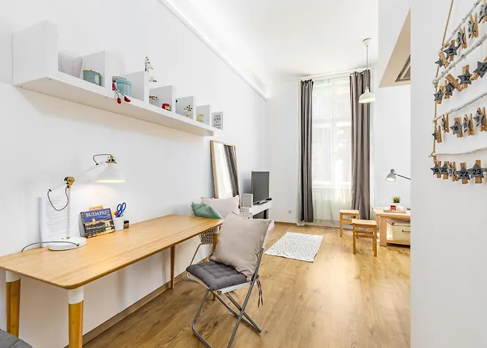 Apartment I Am At Center *